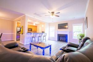 Fully renovated and Modernized home in Apartments, Chesapeake