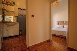 Cozy 6-rooms Beach House with AC, WiFi & 3 Min Walk to the Shore, Agadir