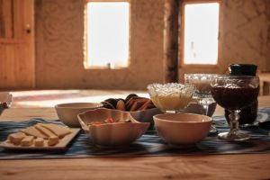 Altyn Oimok Yurt Camp, Ton