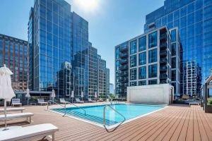 Downtown Designer space with Gym and rooftop Oasis’s ,Walk to Seaport! Hotel, Boston
