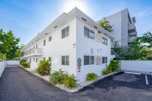 Charming City Skyline Views and Cozy Comfort - Delightful Haven Apartments, Miami