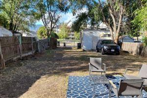 Heart of Downtown - Cottage Home - 10 min walk to the beach - Pet Friendly, Penticton