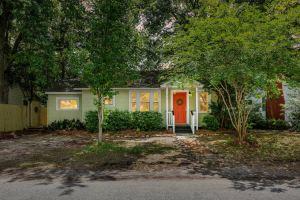 Tranquil Getaway with Live Oak Views - Charming Southern Retreat Hotel, Charleston