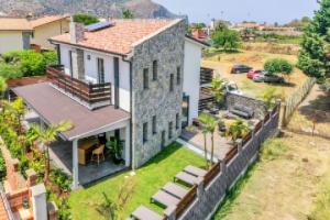 Eksōtika Hotel, Oliveri