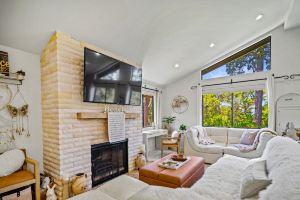 Forest Views and Gourmet Kitchen - Luxurious Treehouse Haven, Carmel