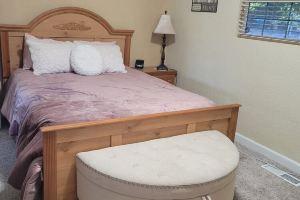 La Bella Vista. Close to downtown & shopping, public transportation. Hotel, Medford