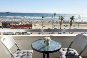 Kolonaki Seaview 1BDR Finikoudes Hotel, Larnaka