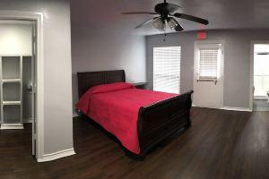 The Grand Residence - Hostel, Arlington