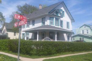 LeGros Chateau - Best Downtown Dells Vacation Rental! Game Room!, Wisconsin Dells