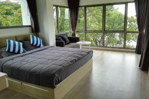 Beachfront accommodation in Sriracha with a private beach Cottage, Sri Racha