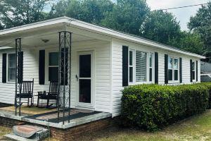 Cozy 3-Bedroom Home in Located Only 5 Minutes from Downtown Vista., Columbia