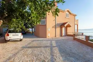 Summerheaven Apartments, Drasnice