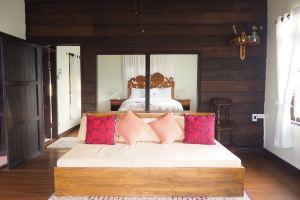 Charming Thai Lanna style house in the country side of Chiangmai.Relaxing garden, San Kamphaeng