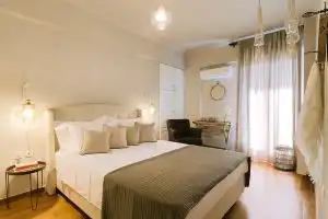 Plaka s Villa with Breathtaking Acropolis, Athens