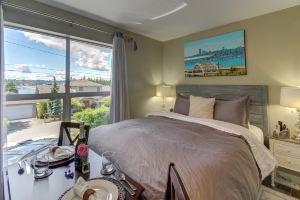 Cozy suite with lake and city views, hot tub, near parks, shopping, & dining Hotel, Seattle