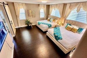 Anaheim luxury home/8 king/theater/ game room/3.5 bathR/elevator/near Disneyland, Anaheim