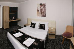 Gold Suite Hotel, Eksinoz