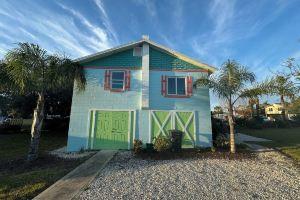 Charming 2-bedroom house with AC, WiFi in amazing Close to All, Flagler Beach