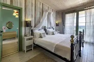 Alkionides Rooms, Polykhrono