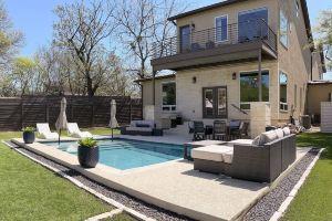 Newly Built Poolside Home w Balcony BBQ Apartments, Austin