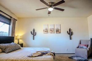 Rustic Charm near Trails & Brews - Pet Friendly enclosed Yard Hotel, Albuquerque