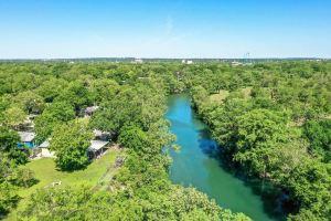 The Good Life Ss 2b 1 Bedroom Condo by RedAwning, New Braunfels