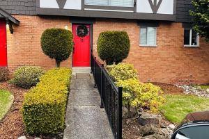 Charming 2-bedroom townhome that sleeps 6 comfortably near Intl. Airport, Seatac