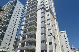 Luxury Beach Condo- 5 Minutes walk to Kikar, across from Beach Elevator Apartments, Netanya