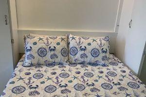 Oceanfront Studio - “also can’t get closer to the beach” View, comfy and clean!, Ormond Beach