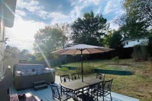 LexFunZone! Fam/Friendly Oasis! Great Park/Neighborhd! Hottub! GameRm! Sleep 8! Hotel, Lexington