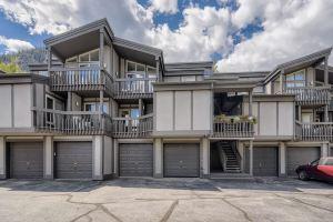 Modern Amenities and Year-Round Pool Access - Charming Retreat Hotel, Frisco