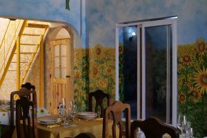 The Sunflowers 1920 - Beige Room, Havana