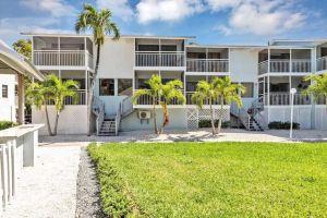 Key Largo Townhouse Next to Pool and Salt Water Lagoon in Gated complex, Key Largo