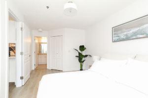 2 Bed + DEN 2 Bath Downtown Hotel, Kelowna