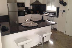 MODERN VILLA WITH POOL CLOSE TO THE BEACH, Midoun