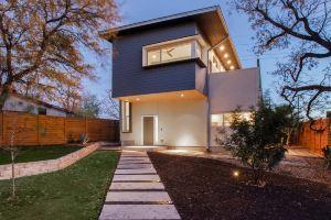 Luxury Spa, Fire Pit, Yoga Lawn and Ping Pong - Stunning Oasis Hotel, Austin