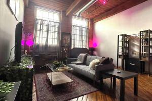 Riverside Boho Artist's Loft Downtown Apartments, Windsor