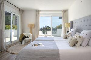 Exclusive apartment with private terrace. Incosol, Marbella