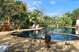 Beautiful Bungalow With Shared Outdoor Pool And 2km From The Sandy Beach Cottage, Cha-Am