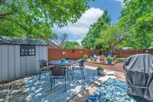 1925 Charmer! Under 10 min. to Baylor, Magnolia Silos, downtown, zoo! Hotel, Waco