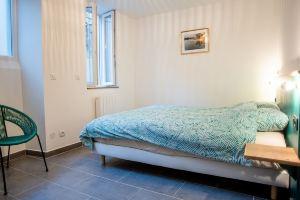 Superb apartment (3pers) air-conditioned, quiet, ideal location in town center, Nimes