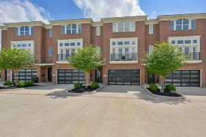 The Station: Luxurious Rustic Elegance 3 King Suites, College Station