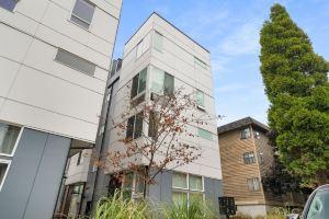Stylish Studio with High-End Features and City Access - Modern Oasis, Seattle