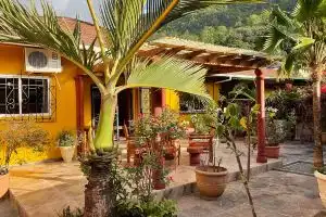 Effie Mountain View Halona Villa, Eden Island