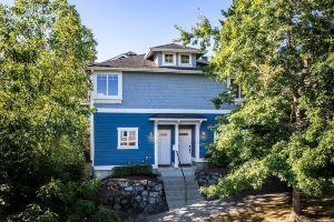 Spacious Living with Off-Street Parking - Charming Modern Retreat Apartments, Seattle