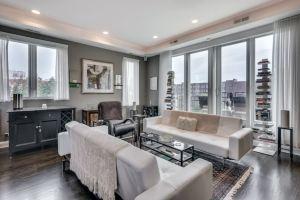 Chic Escape with Gourmet Kitchen and Skyline Views - Stylish Retreat Hotel, Chicago