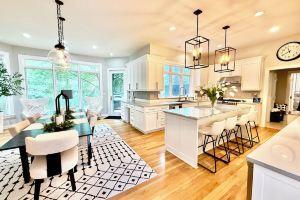 EXQUISITE, DESIGNER HOME, 4BD/2.5BA, 4 miles from MAYO CLINIC Apartments, Rochester