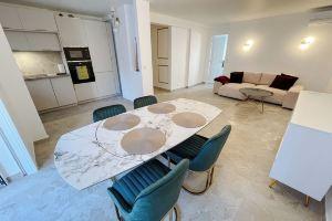 Luxury air-conditioned apartment, balcony & parking lot, Nice