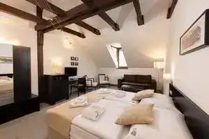 Bazilika alatt Panzió Hotel, Esztergom