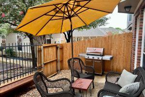 4 bedroom/4.5 bath luxury condominium 1 mile from the Texas A&M campus, College Station